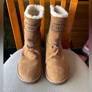 Ugg Classic Short Toggler